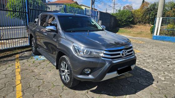 TOYOTA HILUX 2.8 SR 4X4 CD 16V DIESEL 4P AUTOMÁTICO TOYOTA HILUX 2.8 SR 4X4 CD 16V DIESEL 4P AUTOMÁTICO